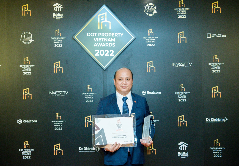 Ông Lê Trọng Khương - Tổng Giám Đốc Công ty Cổ phần Hưng Thịnh Land nhận giải Nhà phát triển bất động sản của năm tại Việt Nam 2022
