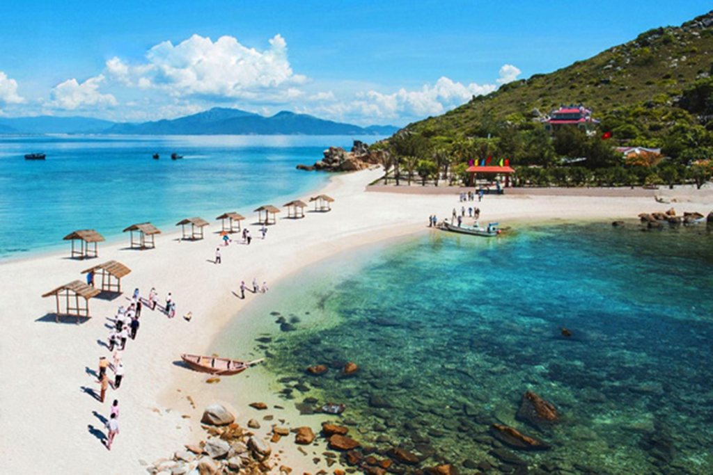 Thiên nhiên ưu đãi tạo điều kiện cho du lịch Nha Trang phát triển